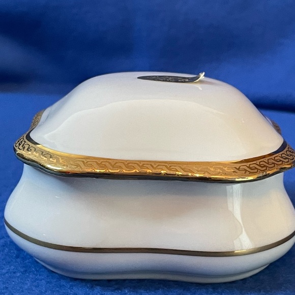 LIMOGES FRANCE Porcelain Trinket Box. NWT L’etoile Collection. - Picture 7 of 13